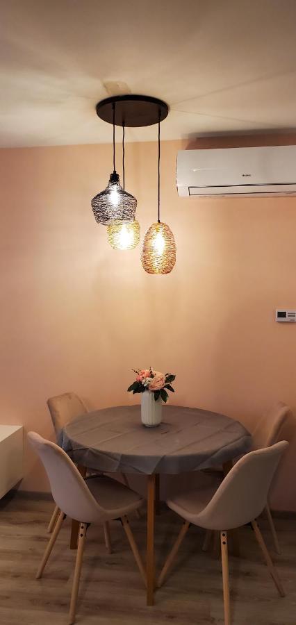 Dn Rose Apartmant Budapest Luaran gambar