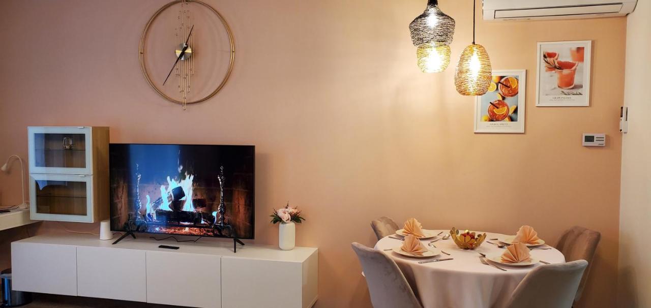 Dn Rose Apartmant Budapest Luaran gambar