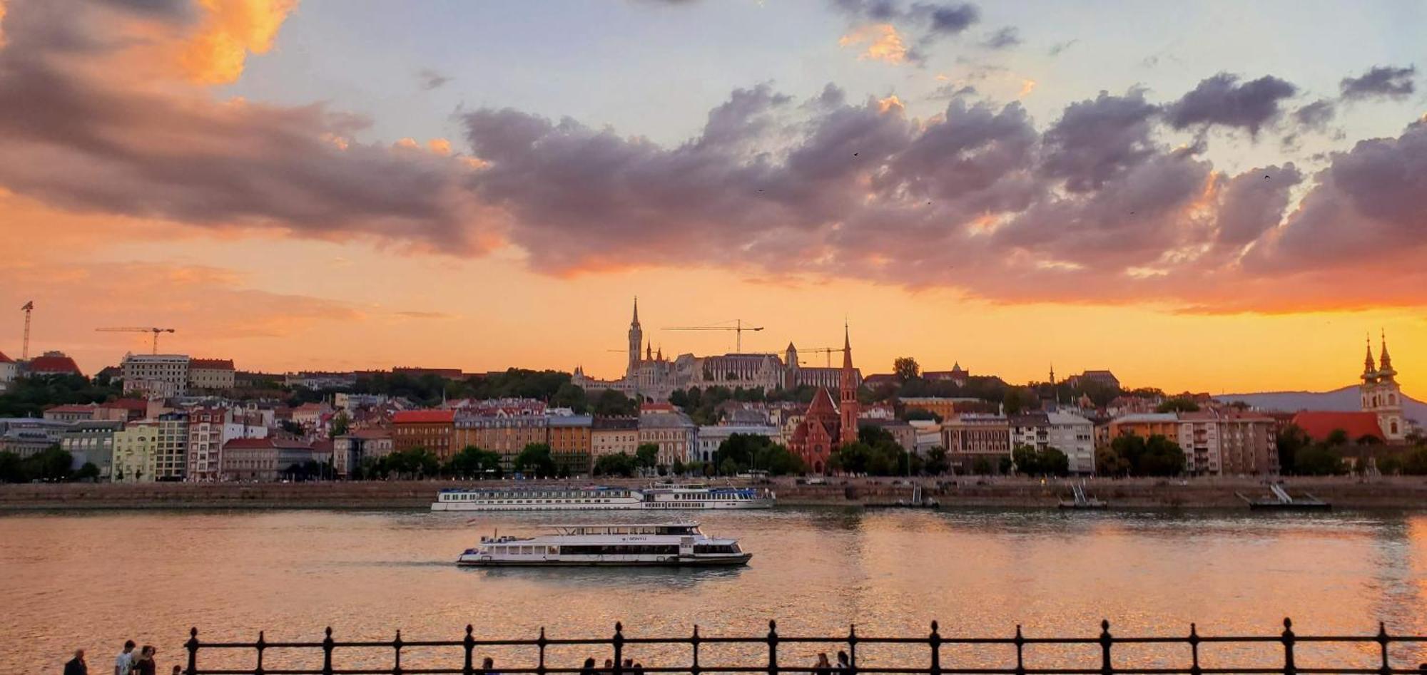 Dn Rose Apartmant Budapest Luaran gambar